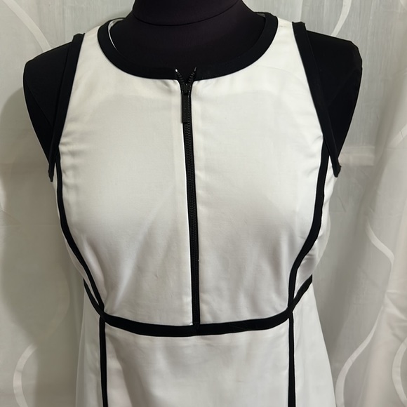 Michael Kors, White With Black Trim, Sleeveless Dress, Size 6 - Picture 2 of 8